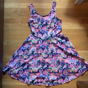 Backless floral mini dress